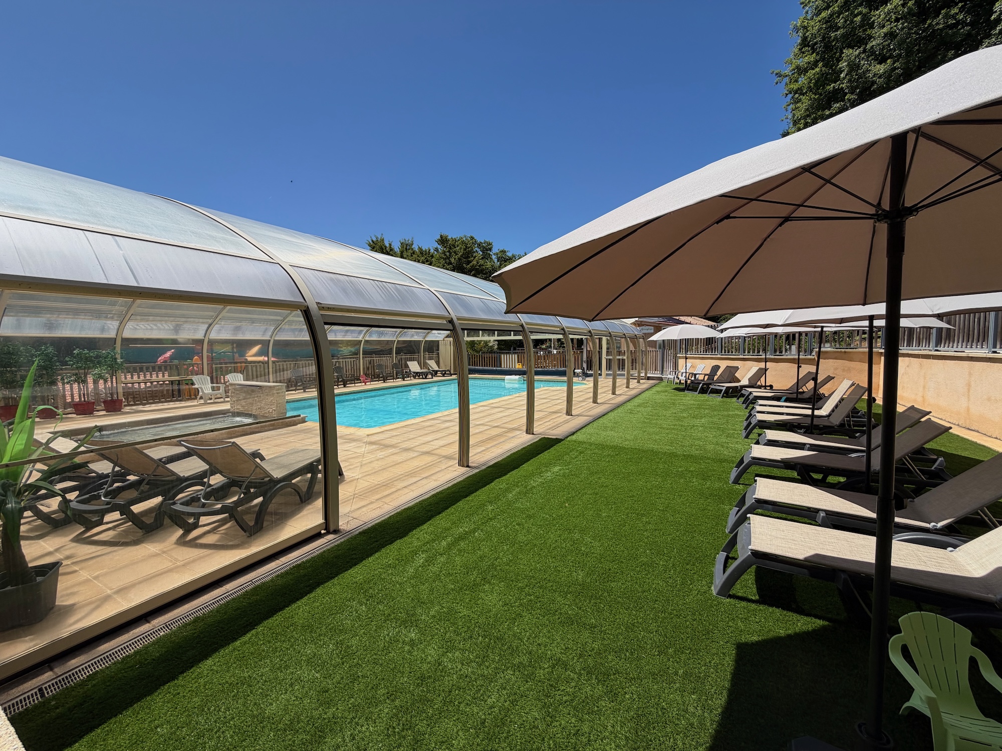 camping avec piscine chauffee dans le perigord