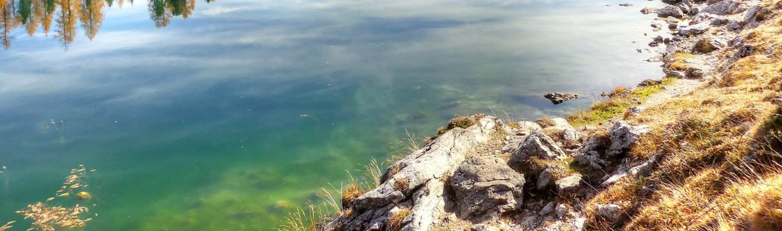Plan d'eau du Roc Percé au lac de Groléjac en Dordogne