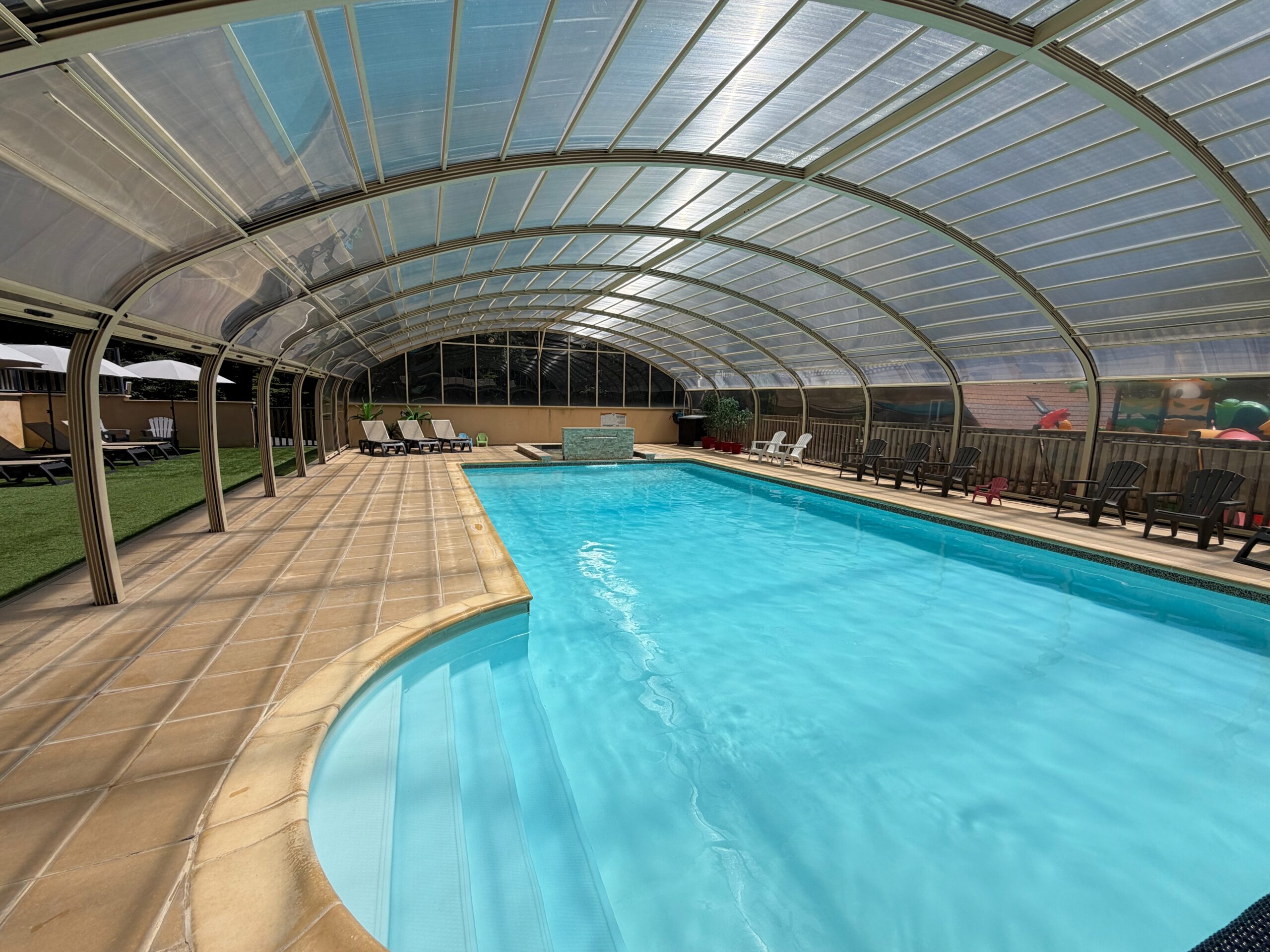 piscine couverte chauffée camping sarlat